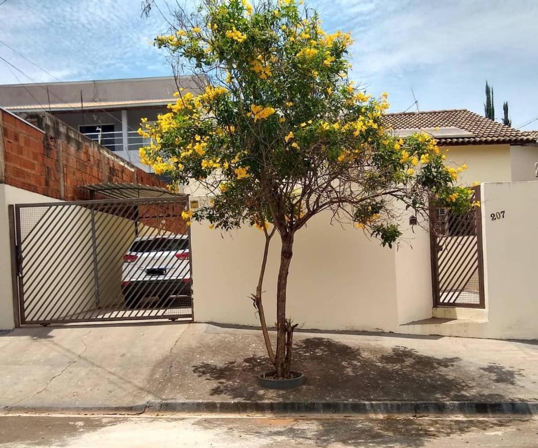 Вилла Bela Casa Com Churrasqueira E Estacionamento Олимпия Экстерьер фото
